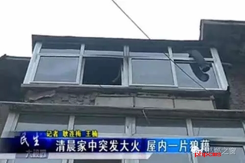 8月9日早，邯鄲新興大街青年路口，和平里小區(qū)16號(hào)樓2單元，一居民家中著火。消防官兵接警后，立即趕往現(xiàn)場(chǎng)，經(jīng)過消防隊(duì)員十多分鐘的搶救，大火被全部撲滅。不過所幸，無人員受傷，目前，起火原因還在調(diào)查中。