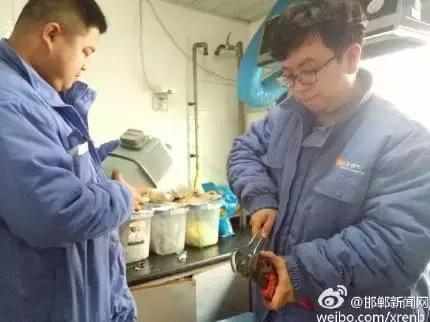 2月28日,邯鄲華潤燃氣公司工作人員對我市叢臺花園,滏新家園等燃氣用戶進行安檢,截止目前,該公司已入戶安檢21938戶,發現隱患并整改1564戶。根據相關規定,燃氣經營企業每兩年需對所管轄范圍內的燃氣用戶進行一次入戶安全檢查工作,其目的是查找安全隱患,確保用戶安全用氣。